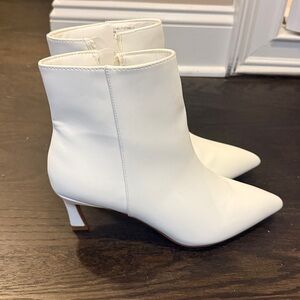 Madden Girl Stability White Kitten Heel Faux Leather Bootie Ankle Boots sz 8 NEW